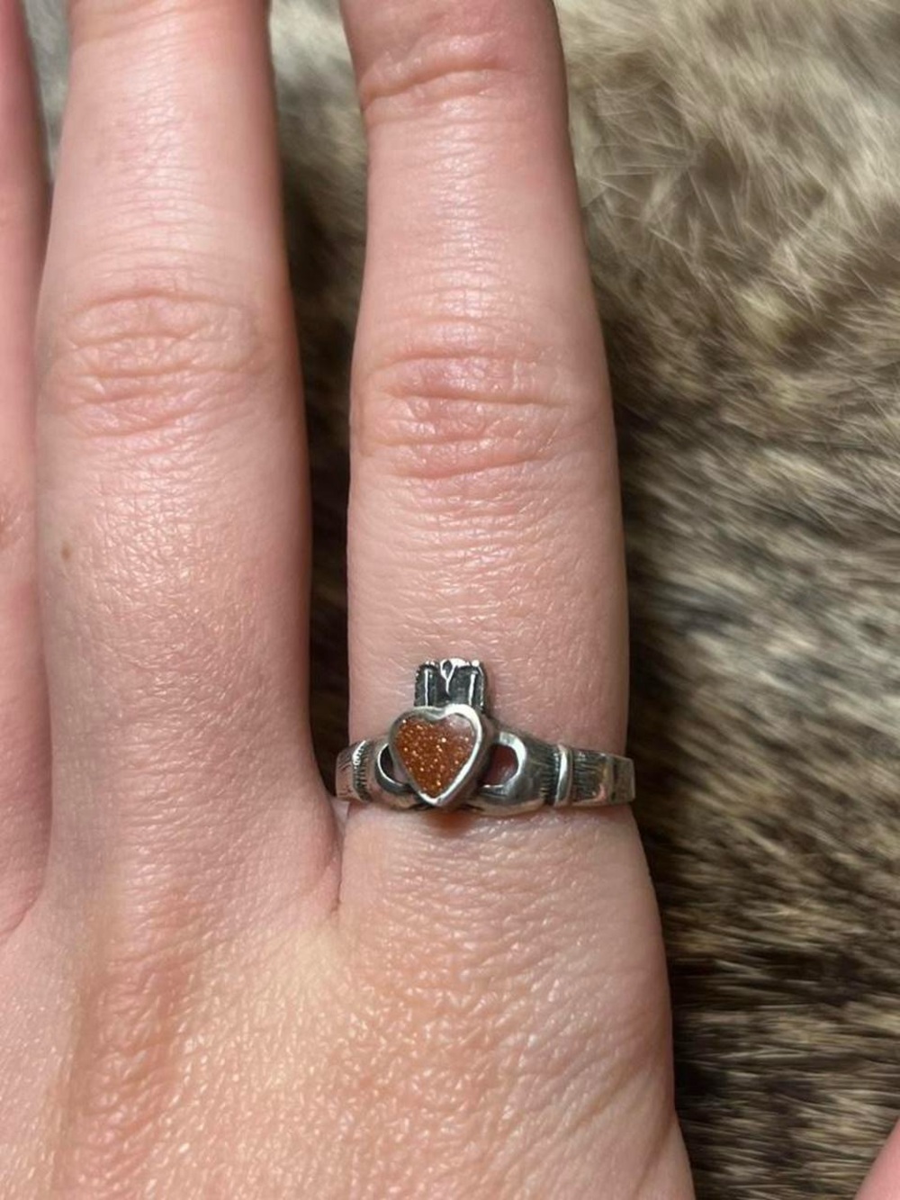 Vintage sterling silver goldstone Irish claddagh ring
